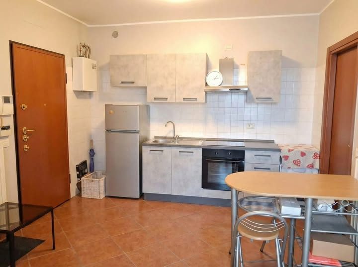  - Saronno vendesi ottimo BILOCALE con BOX