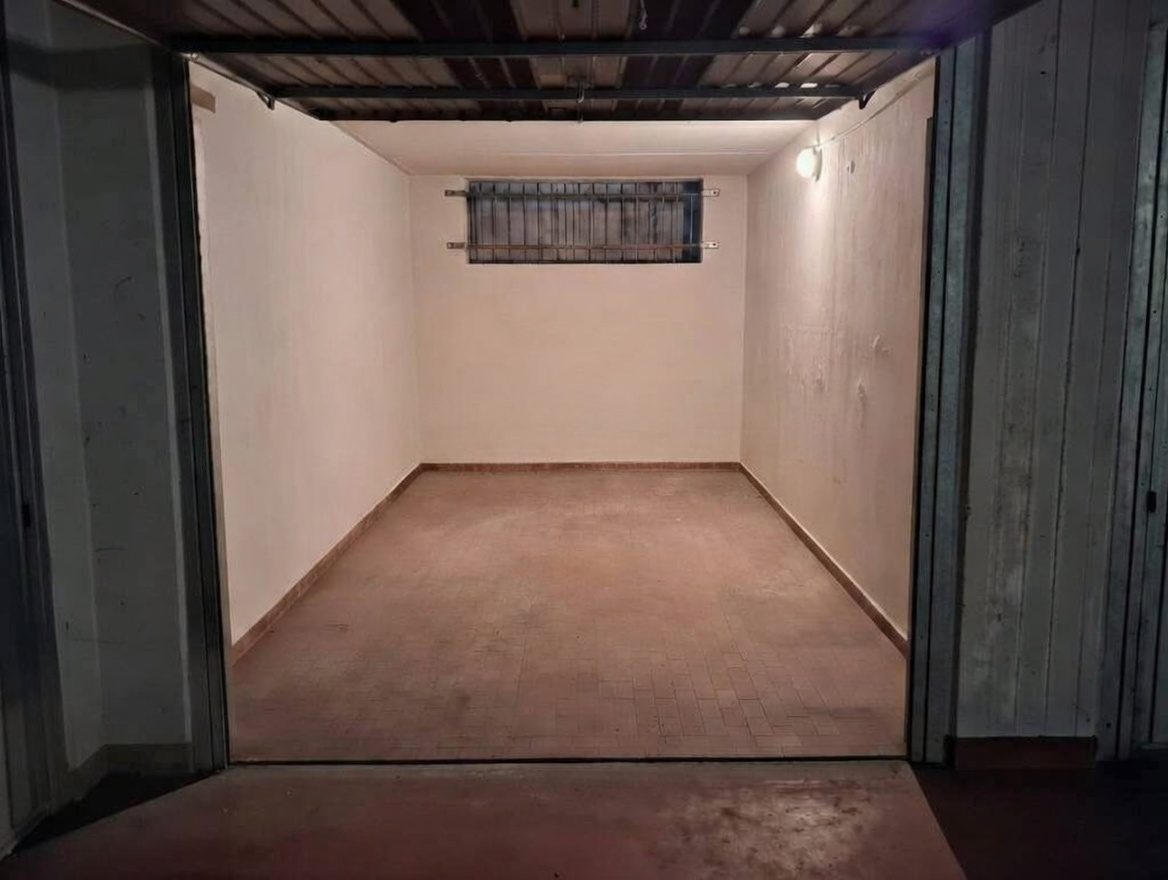  - Garage in vendita a Lainate