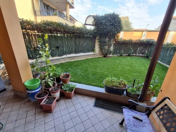 Lainate,vendesi  Bilocale con giardino