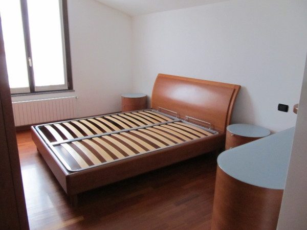  - Caronno Pertusella vendesi TRILOCALE CON BOX