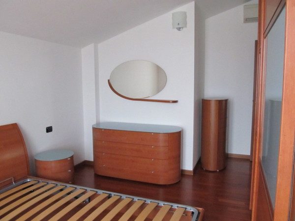  - Caronno Pertusella vendesi TRILOCALE CON BOX