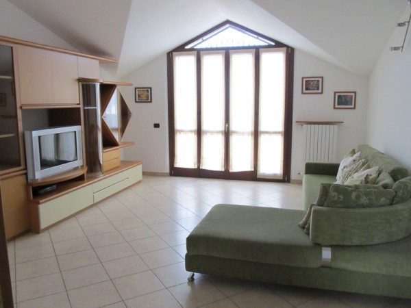 - Caronno Pertusella vendesi TRILOCALE CON BOX