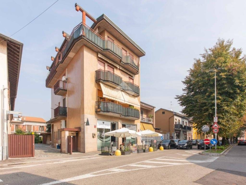 Vendita Lainate zona centro  vendesi Bella soluzione con terrazzo a Lainate