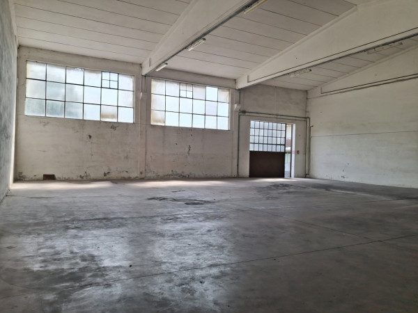  - Lainate AFFITTASI  CAPANNONE MQ 480